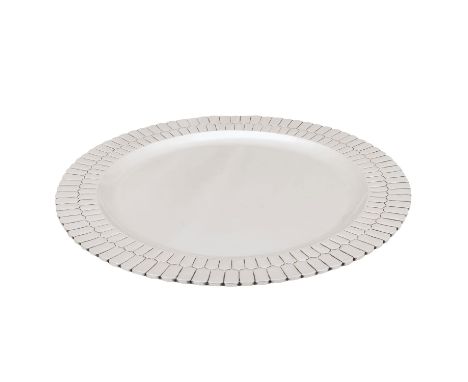 Runde Silberplatte, Sterling, 20. Jh. glatter Spiegel, gemusterte Fahne, D. ca. 40 cm, Marken: Sterling, Rest verschlagen, Gw