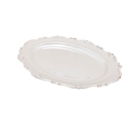 C.M. COHR große Ovalplatte, 830, 20. Jh., Dänemark Fredericia, ovale Platte, glatter Spiegel, reliefierte Fahne mit Blatt- un