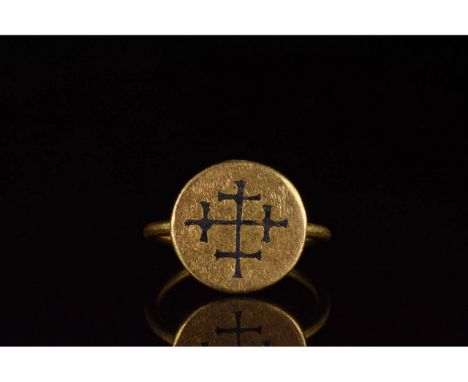 1000-1500 AD, Crusader Period. Rare gold ring with elegant circular hoop and round plate bezel bearing a niello cross motif, 