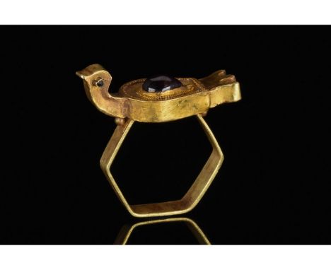 600-900 AD. Byzantine. A rare medieval gold ring with a hexagonal hoop and zoomorphic bezel in the form of a bird in flight; 