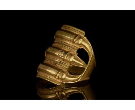 c. 700 AD. Viking Age. Gold ring comprising a circular hoop with ribbed shoulders and a double plate bezel. The bezel plates,