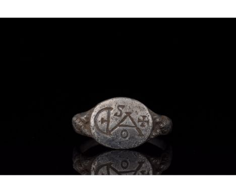 1000-1500 AD, Crusader Period. Nice silver seal ring with D-shaped loop, decorated shoulders and circular bezel bearing an ab