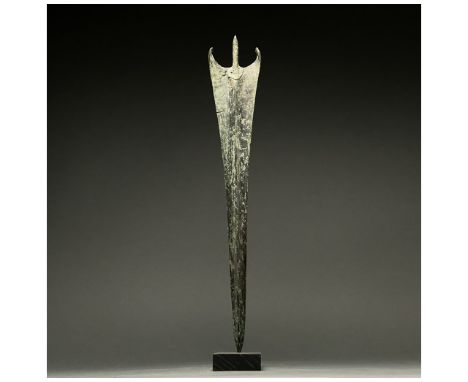 1200 â€“ 800 BC, Greek Archaic. An ancient Greek era cast "Trojan" Bronze Age sword blade with a narrow, triangular blade; ra