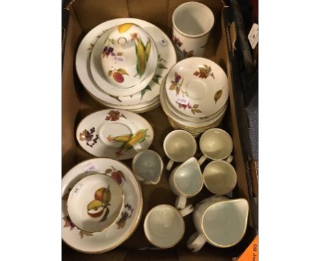 Assorted Royal Worcester Evesham pattern dinner wares, other Villeroy & Boch Pasadena pattern table wares, other ceramics and