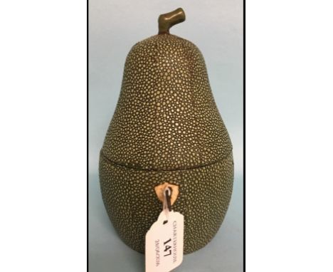 A shagreen type tea caddy, in the form of a pear, 17.5 cm high Condition report Report by GH

Modern reproduction piece.  Gen