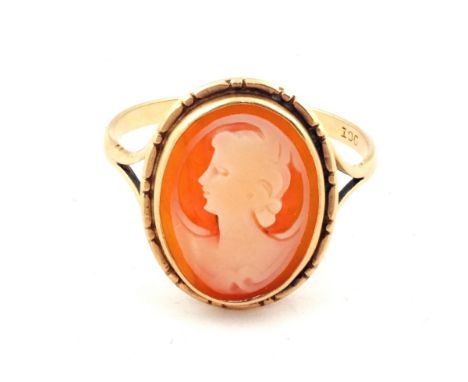 A 9ct Gold Cameo ring, size U