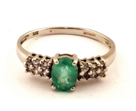 A 9ct White Gold Scoto Emerald ring, size O