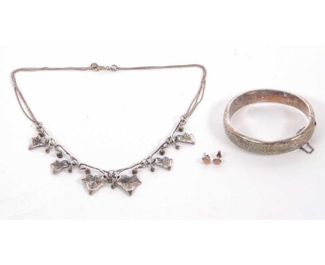 A silver ivy leaf necklace, the naturalistic modelled ivy leaves with curled tendrils and bead decration, each leaf stamped 9