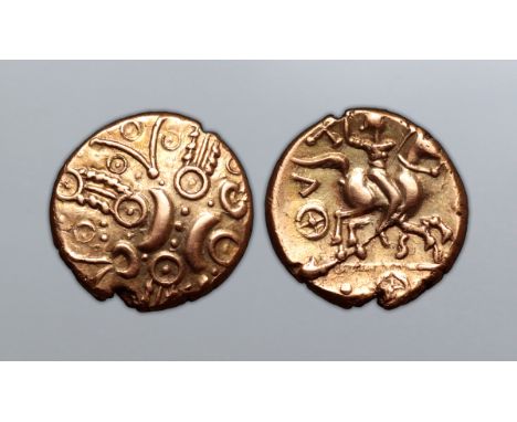 Britannia, Catuvellauni AV Stater. Tasciovanus, circa 25-10 BC. Two crossed open wreaths, two crescents and three pellets in 