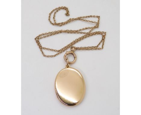 A MEMORIAL LOCKET made in yellow metal, the oval case is not engraved on the outside, inside it is engraved in memory of A.R.