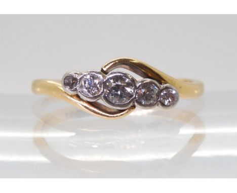A VINTAGE FIVE STONE DIAMOND RING set in 18ct yellow gold and platinum, the five diamonds are estimated approximately to tota