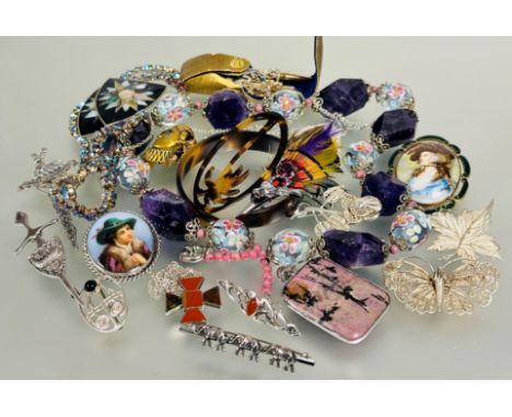 A collection of costume and silver mounted jewellery to include a&nbsp; cased oval glass and rock amethyst crystal alternatin