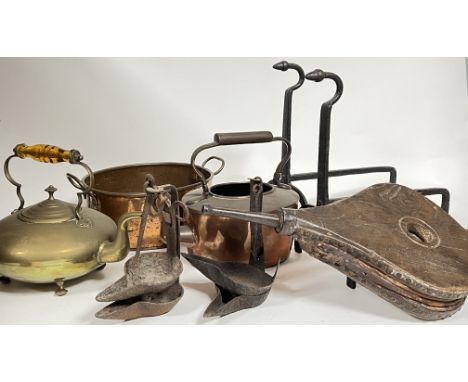A mixed group of brass/copperware comprising two kettles, a twin-handled dish/planter, a pair of andirons, a set of bellows, 