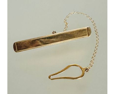 A modern 9ct gold tie clip with stamped border and safety chain and button loop L x 5.2cm 3.34g&nbsp;