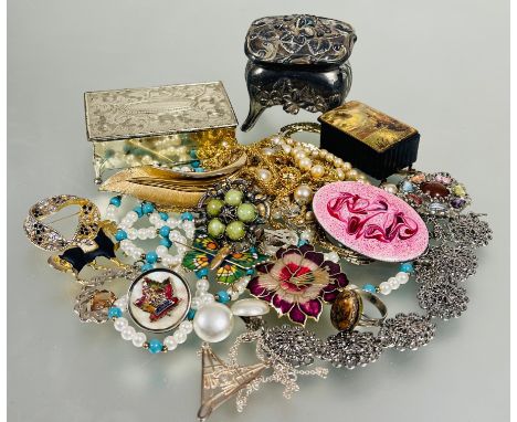 A collection of costume jewellery to include paste pearl necklaces, clip brooches, white metal Canada brooch, antimony metal 