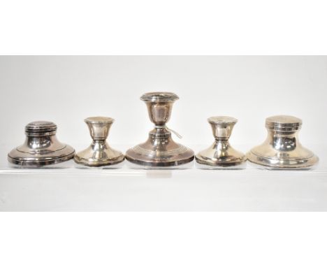 A small mixed lot of hallmarked silver comprising a capstan inkwell with glass liner, maker's mark rubbed, Birmingham 1919, a
