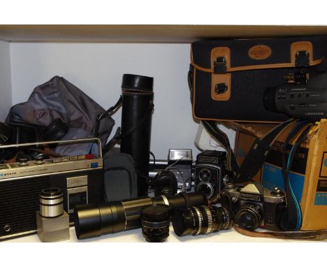 Camera equipment - Rolleicord Synchro Compur; Fraike &amp; Heidecke; Braunschweig; large macro lense, others.