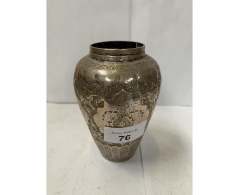 A PERSIAN WHITE METAL, POSSIBLY SILVER, VASE, MARKED TO BASE, HEIGHT 12 CM 