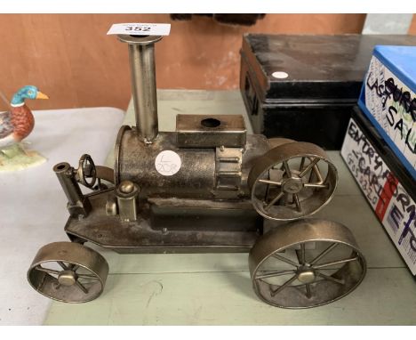 A METAL MODEL OF A TRACTION ENGINE 