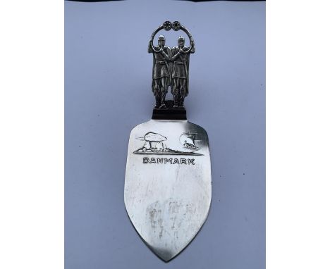 A BELIEVED SILVER DANISH CAKE SLICE STAMPED APP 