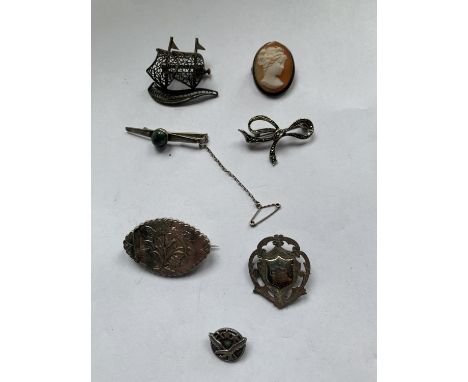 SEVEN MARKED SILVER BROOCHES WITH SHIELD, GALLEON, BOW, CAMEO STYLES ETC 