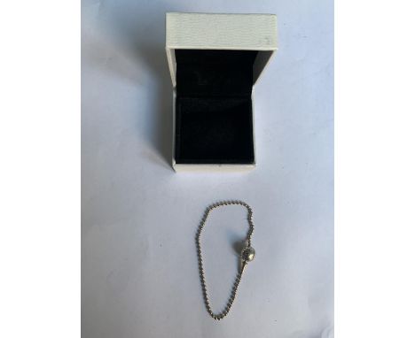 A SILVER CLASP BRACELET 