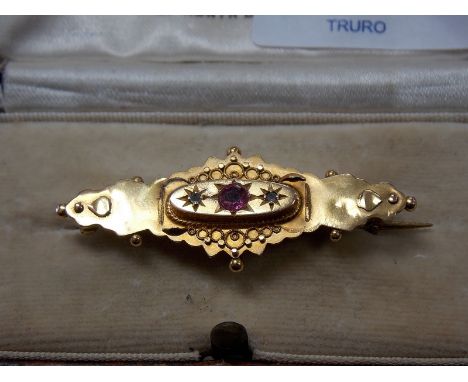 Early 20th Century 9ct diamond and ruby set bar brooch, box.
