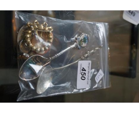 A mixed lot to include a cameo, a Chinese white metal spoon with dragon finial, etc.