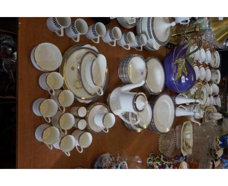 A Royal Albert Sandringham Paragon tea and dinner service.
