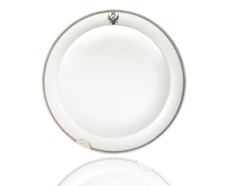 circular with simple gilt and black rim, the cavetto with a continuous gilt line with a single imperial eagle in black, again