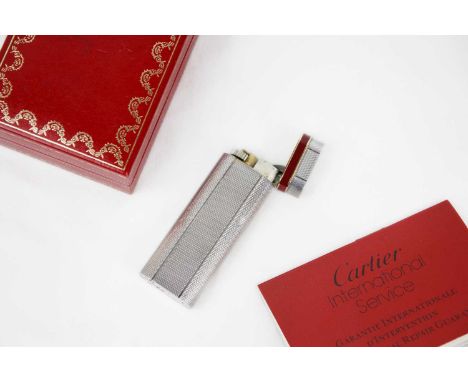 MUST DE CARTIER - A silver plated Grain D'orge lighter with burgundy enamel band. Serial number 11779S, within original box a