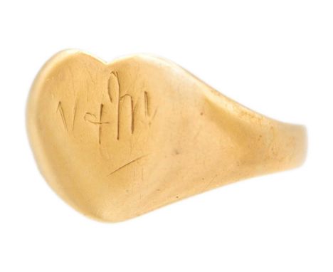 An 18ct (tested) heart shaped lady's signet ring. Size N 1/2, 4.0g.