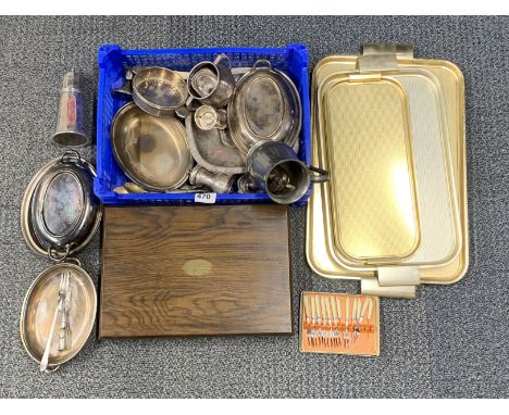 An oak cased cutlery set, together with a quantity of silver plate and three vintage trays.