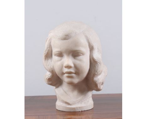 Lommel, Friedrich Paul. Erlangen 1883 - 1967 Otterkring.Marmorbüste eines Mädchens. Am Sockel bez" FL 1942/1954. H: 33 cm. Fr