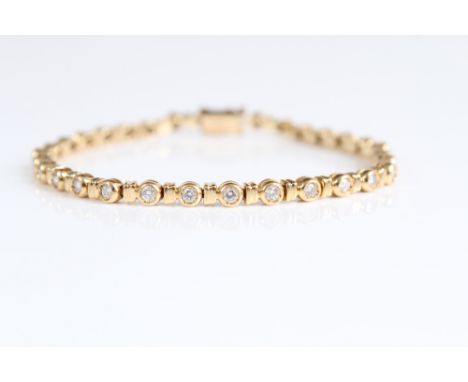 Tennisarmband.GG, 18 K. Bewegliche Glieder mit 32 Brillanten in Millegriffassung. Sicherheitsverschluss. Gew. 14,78 g. L: 18,