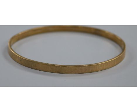 A 9ct gold plated metal core bangle.