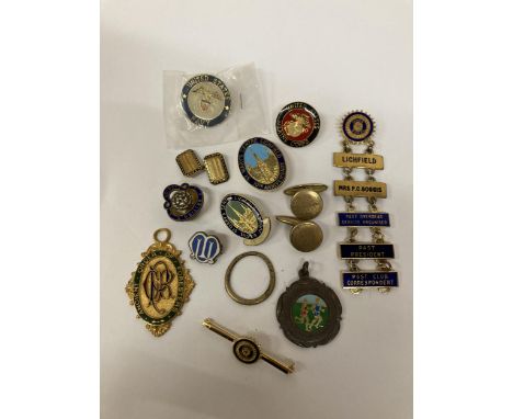 A COLLECTION OF VINTAGE ENAMEL BADGES, ETC 