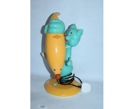 A VINTAGE TOM CAT CHILDS BEDSIDE TABLE LAMP - VENDOR STATES IN WORKING ORDER, NO WARRANTY GIVEN. 