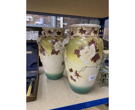 A PAIR OF VINTAGE HANDPAINTED VASES, HEIGHT 29CM 