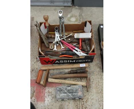 A BOX OF ASSORTED TOOLS TO INCLUDE A HAMMER, SPANNERS AND PLIERS ETC 
