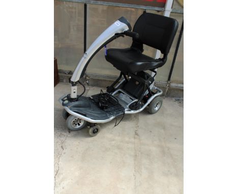 A FOLD AND GO ELECTRIC MOBILITY SCOOTER COMPLETE WITH KEY AND CHARGER 