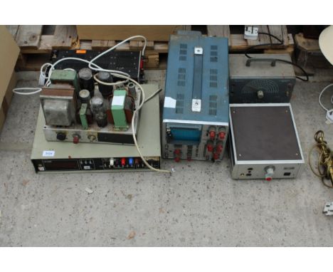 AN ASSORTMENT OF VARIOUS VINTAGE RADIO SIGNAL MACHINES 