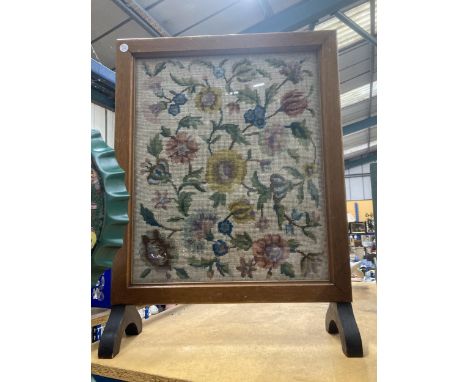 AN OAK FRAMED FIRE SCREEN WITH TAPESTRY PANEL TO THE FROUNT 