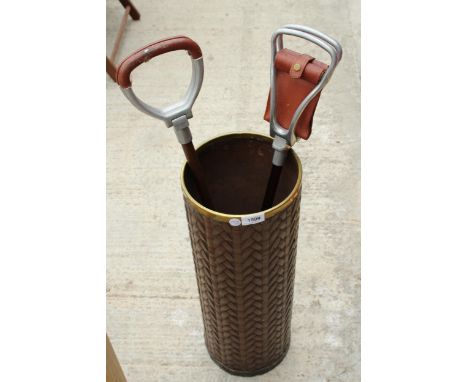 A VINTAGE WOODEN AND BRASS COLLARED STICK STAND WITH TWO SHOOTING STICKS 