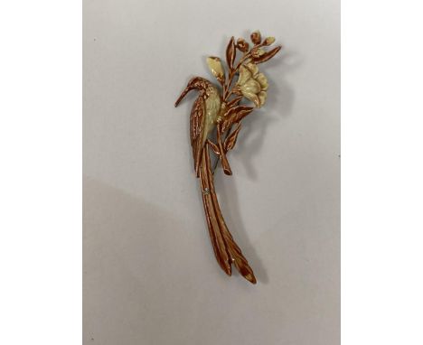 A VINTAGE ENAMEL EXOTIC BIRD BROOCH 