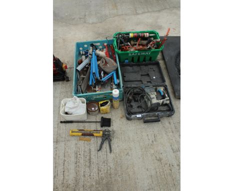 AN ASSORTMENT OF TOOLS TO INCLUDE A MACALLISTER SDS DRILL, A BRACE DRILL AND TROWELS ETC 