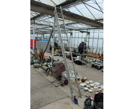AN ALUMINIUM 24 RUNG TWO SECTION EXTENDING LADDER 