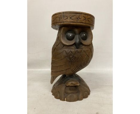 A WOODEN PLANT/LAMP STAND APPROX 40 CM (H) 