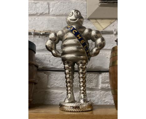 A CHROME MODEL OF A MICHELIN MAN, HEIGHT 36CM 
