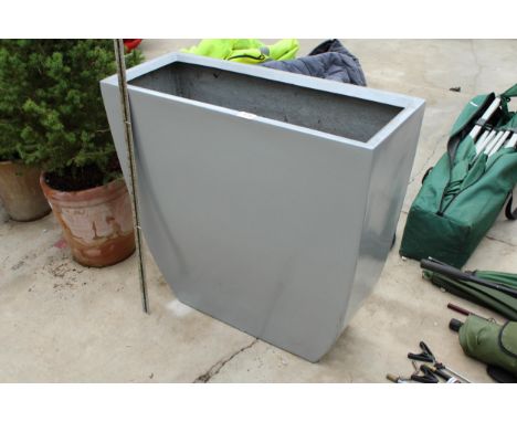 A TALL GREY LONG TROUGH FIBRE GLASS PLANTER (H:70CM L:74CM) 